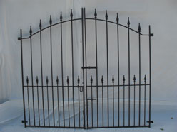 Pair of tall driveway gates with peardrop finials (heavy duty)