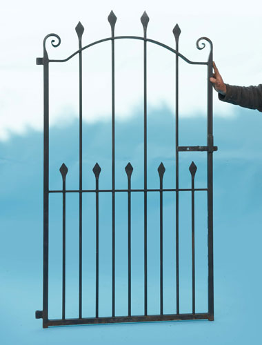 Side gate - Heavy duty - Top quality with hand forged scrolls and hand forged spears