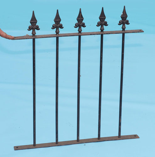 Railings with 'Fluer de leys' finials